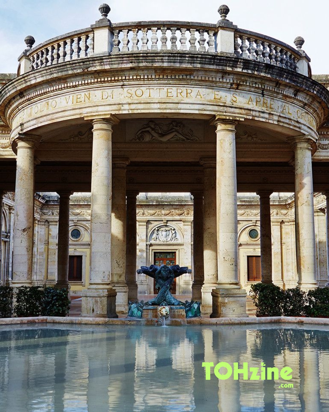 Terme Tettuccio a Montecatini Terme, colonnato e facciata storica in stile Liberty